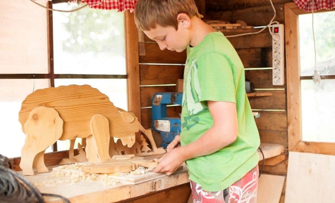 David in der Kinderwerkstätte