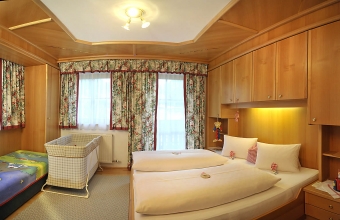 2 Schlafzimmer in FW Buchenstube mit je eigenem Bad/WC bei Fam. Mayrhofer/Arnoldgut- Radstadt